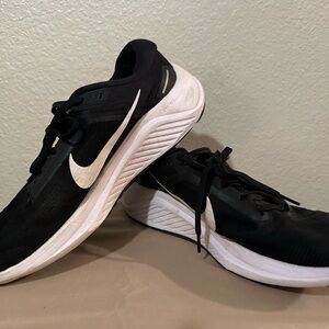 Nike Men's Black and White Running Shoes